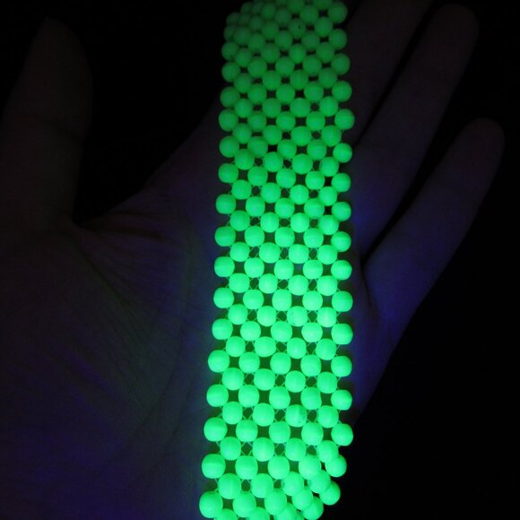 Woven Uranium glass bead bracelet - Picture 11 of 11